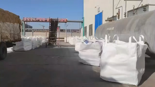江西吸水树脂厂家满载产品卡车出厂，展示物流发货能力
