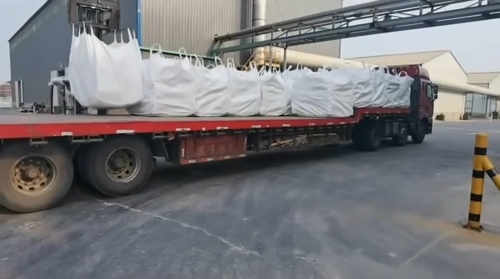 吉林吸水树脂厂家装车作业，颗粒吸水树脂批发配送过程