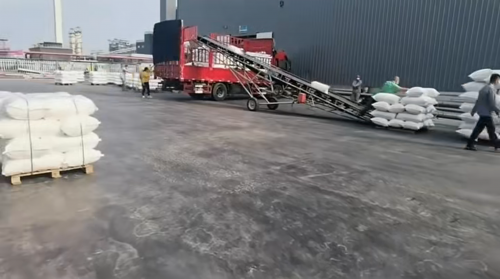 西藏颗粒吸水树脂厂家工厂厂区产品装车现场