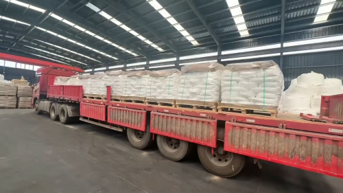 高分子吸水树脂包装产品在厂区装车待运