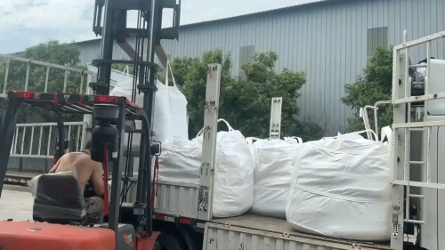高分子吸水树脂颗粒装车运输，40目吸水树脂大批量发货现场