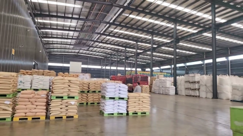 清远吸水树脂加工厂车间产品装车