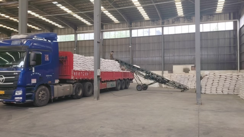 高分子吸水树脂产品整齐堆放在厂区待装车