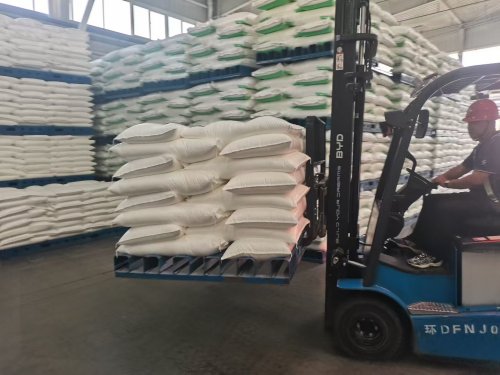 农业用吸水树脂保水剂产品整齐装车准备发货