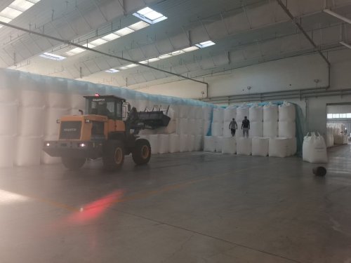 高吸水树脂仓库装车出货