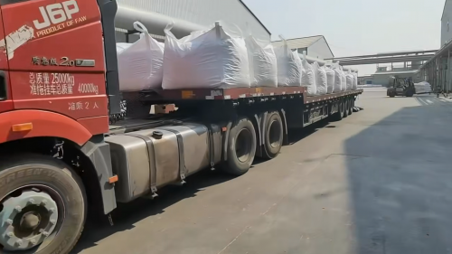 高分子吸水树脂产品装车实景