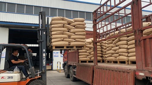 工厂装车高分子吸水树脂袋子