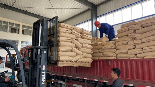 工业级SAP吸水树脂产品装车与出货现场