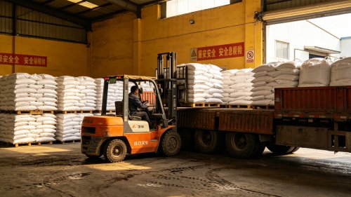 SAP吸水树脂吨袋装车交联度适中吸水倍率50至200倍用于装饰纸和文化纸助留厂区实拍